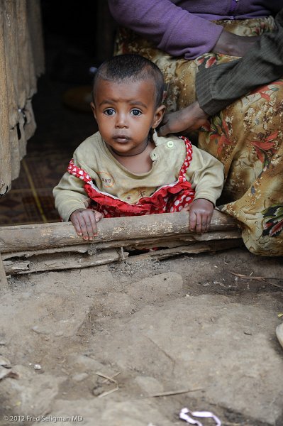 20120330_095837 Nikon D3S 2x3.jpg - Youngster of the women of the Pottery Group